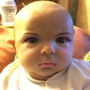 bebê-com-maquiagem-3-1