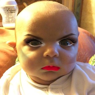 bebê-com-maquiagem-3