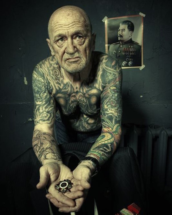 pessoas-idosas-tatuadas-11
