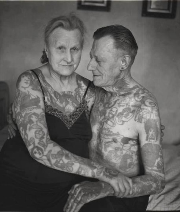 pessoas-idosas-tatuadas-23