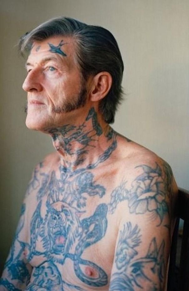pessoas-idosas-tatuadas-4