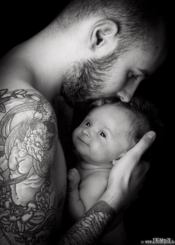 bebês-com-pais-tatuados-2