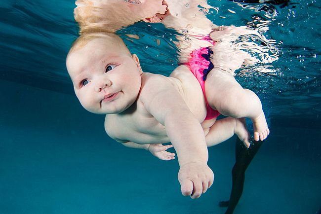 bebês-nadando-16
