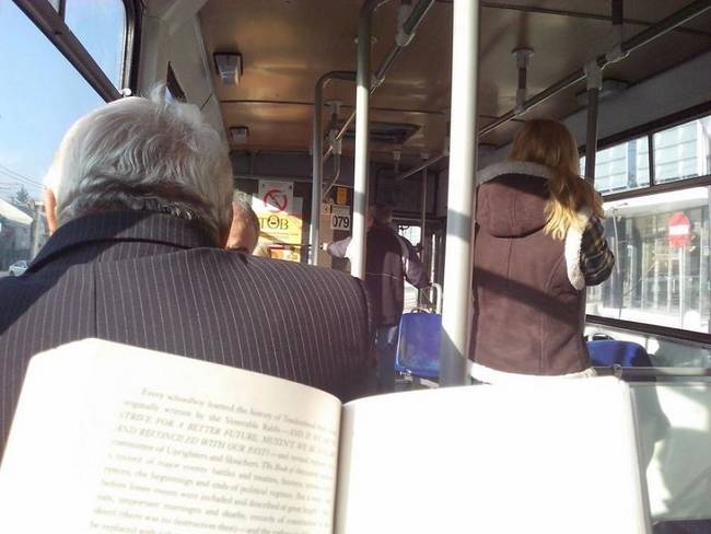 passagens-gratuitas-para-passageiros-que-leem-livros-4