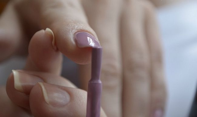 Do not apply nail polish under the nail edges